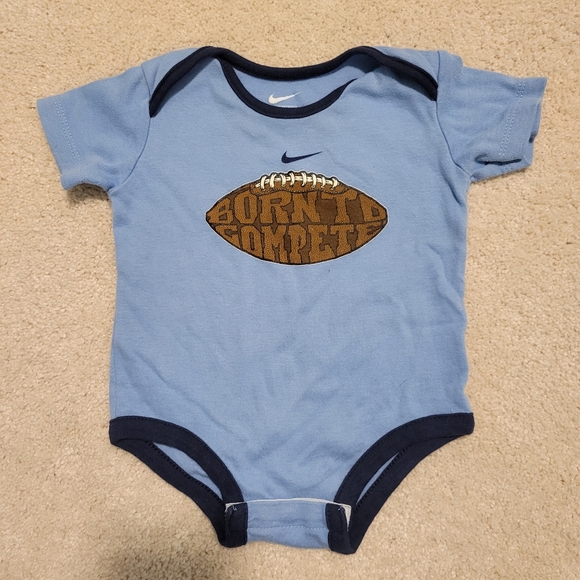 3 set Nike Bodysuits - Picture 3 of 5